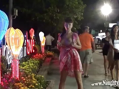 Така порно със стари жени че това фотосесия ли е или порносесия?.